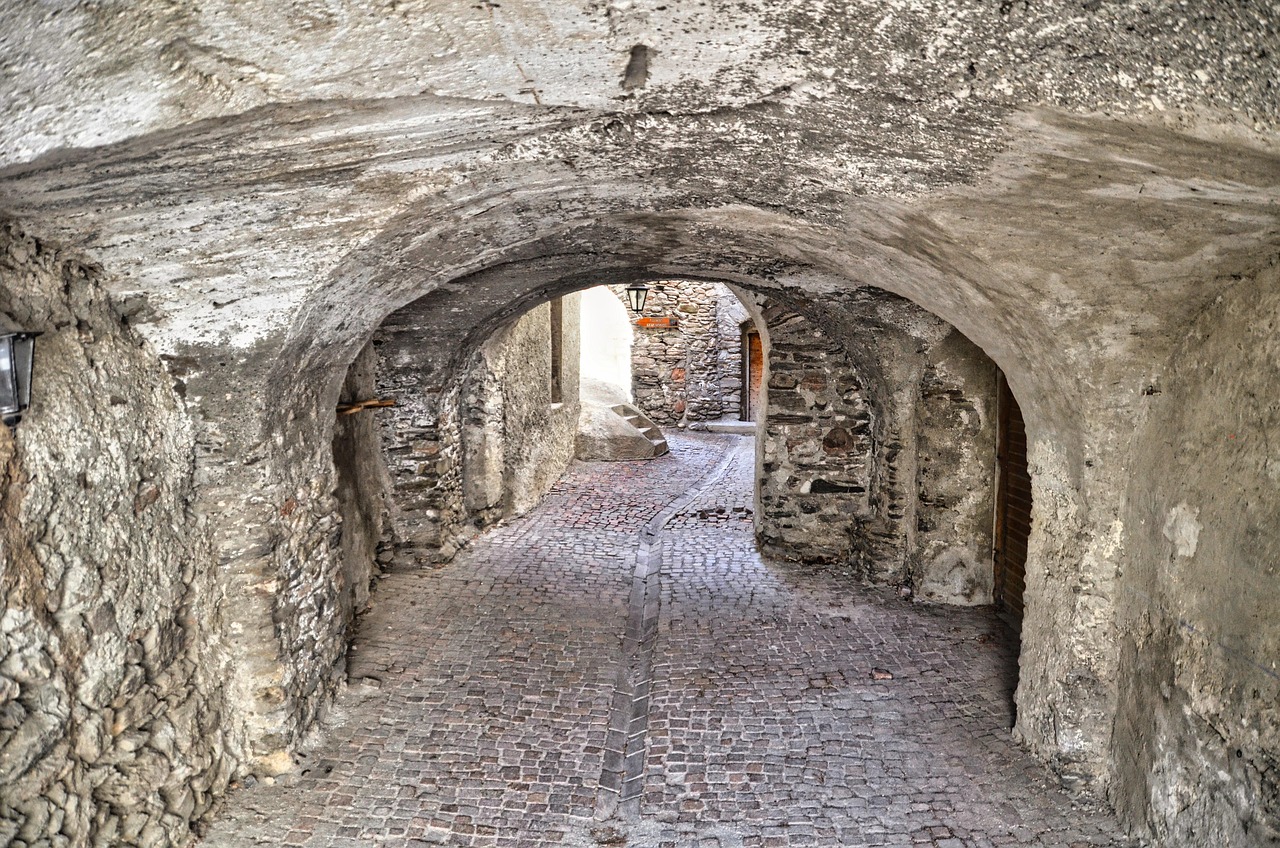 Squeeze, Crawl, Breathe: Managing Claustrophobia in Tight Cave Passages